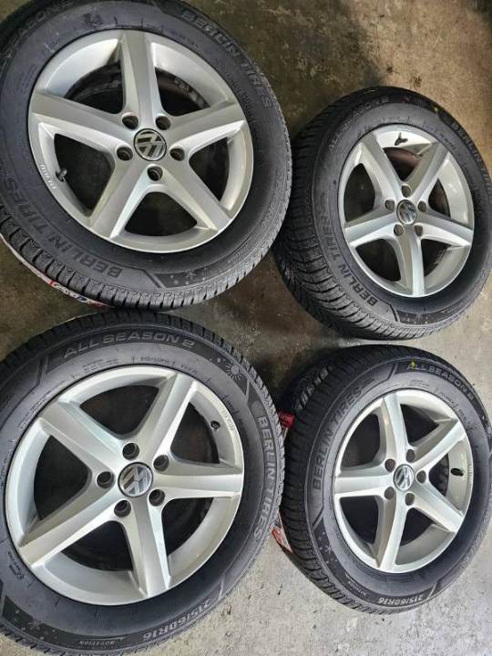 VW Passat B8 Original 16zoll Alufelgen, NEUE 215/60R16 TOP Ganzjahresreifen