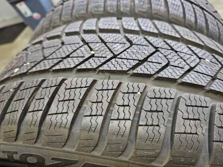 245/45R19 102V XL Pirelli Sottozero3 AO Neu Winterreifen