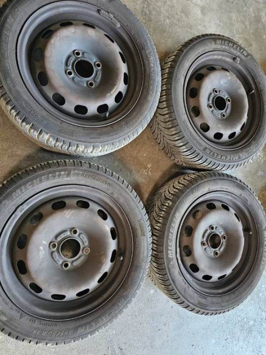 Ford Fiesta Stahlfelgen Neuwertige 195/50R15 86V & 175/65R14 82T Ganzjahresreifen oder Winterreifen