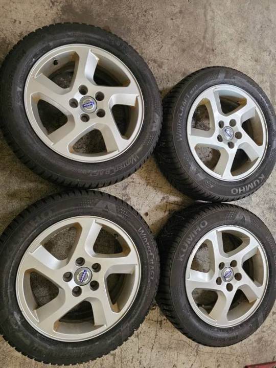 Volvo V40 V50 Alufelgen 205/55R16 91H Kumho WinterCraft Winterreifen. Winterreifen