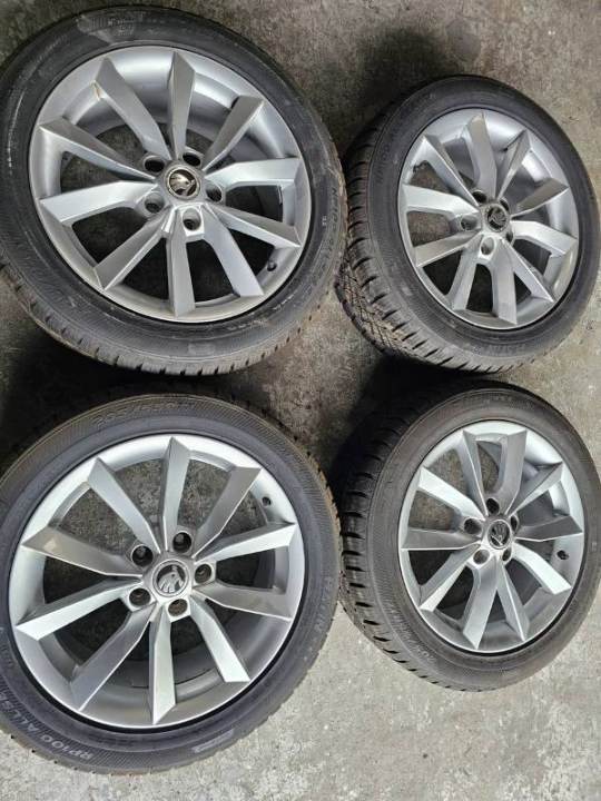 Skoda Octavia 5E A7 A8 Original 17zoll Alufelgen Neu 205/55R17 95V XL PLATIN Ganzjahresreifen