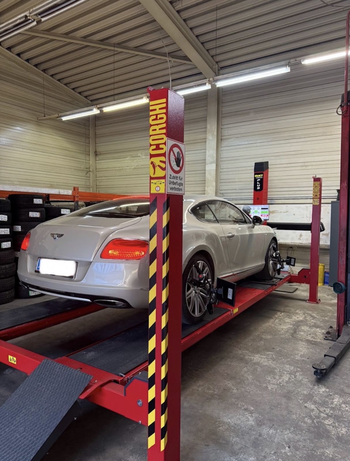 Bentley Continental GT bei der Achsvermessung