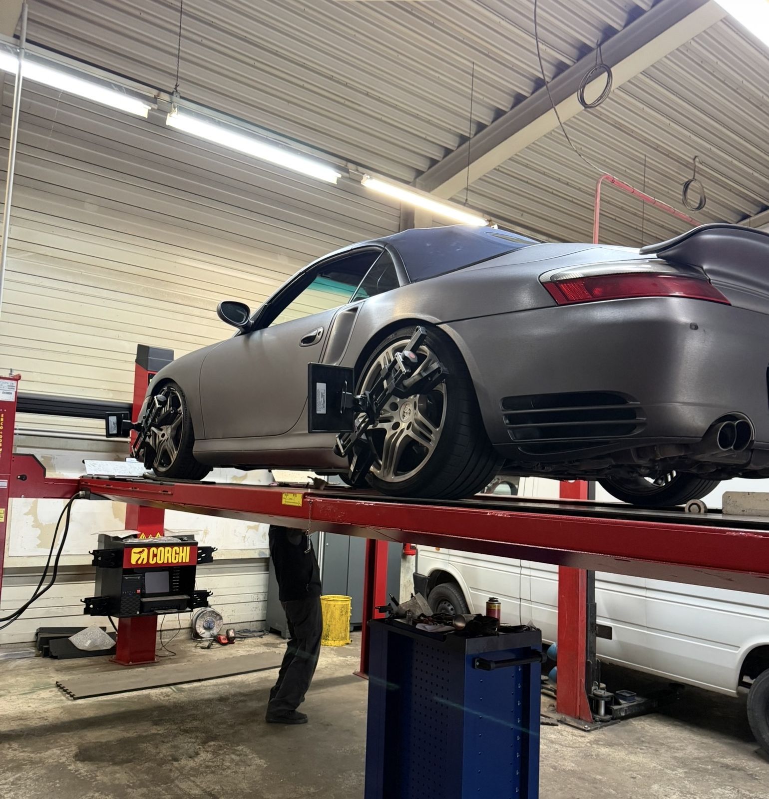 Achsvermessung an einem Porsche 911
